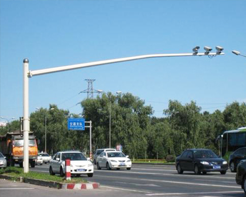 堆龙德庆监控杆